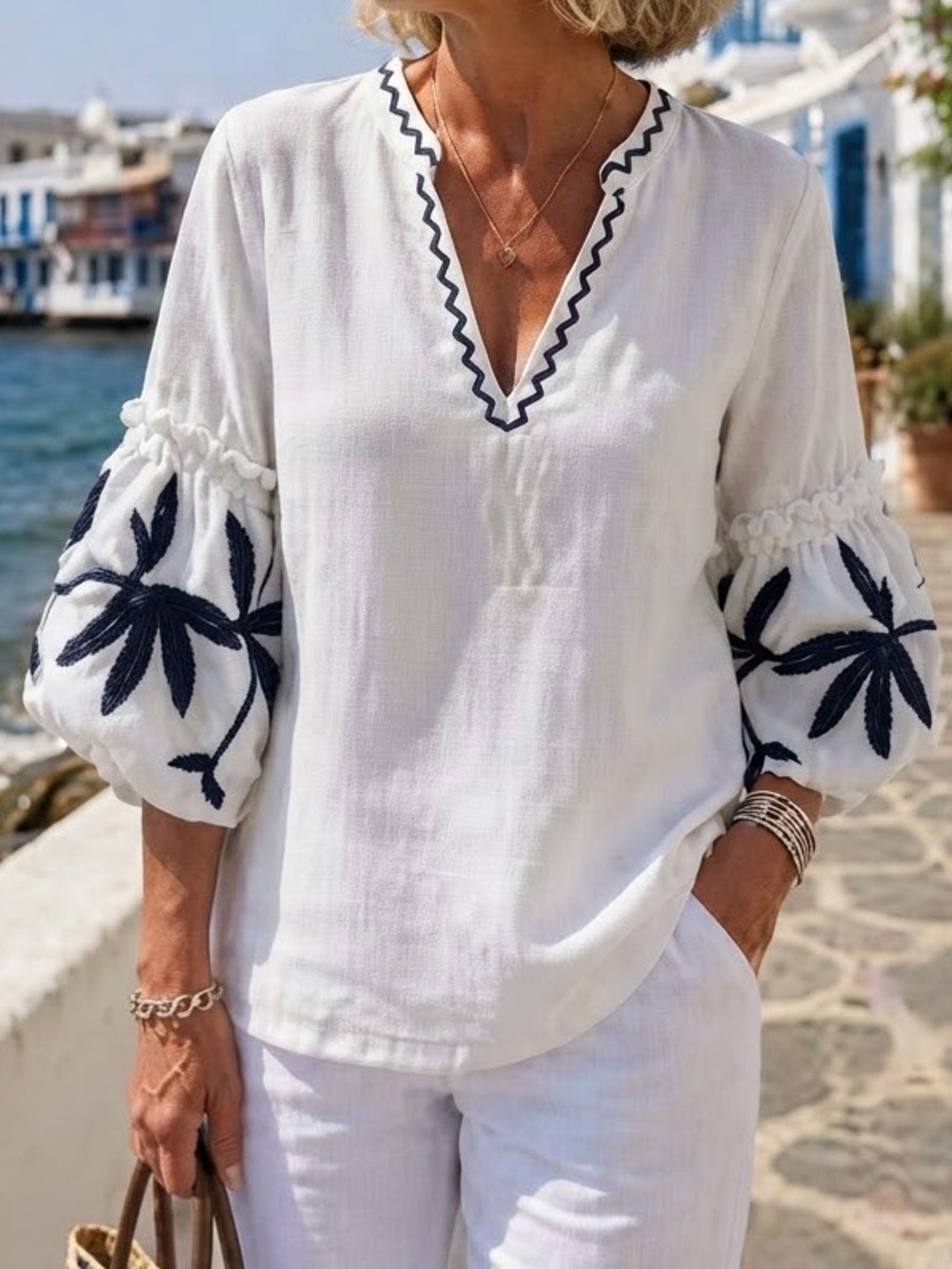 Chico's White Boho V-Neck Peasant Blouse Navy Floral Embroidery Size 2/Large